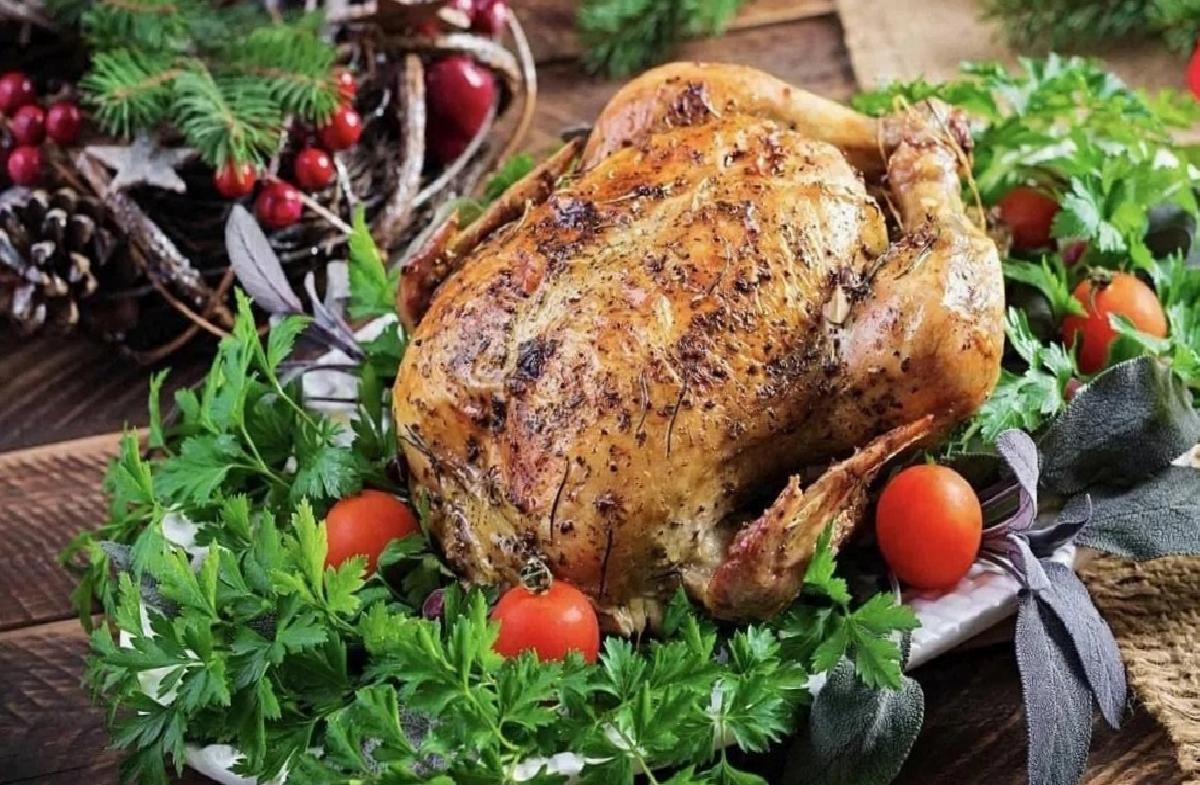 Geleneksel Yılbaşı Sofralarının Vazgeçilmezi: Hindi ve Horoz Fiyatlarındaki Güncel Durum