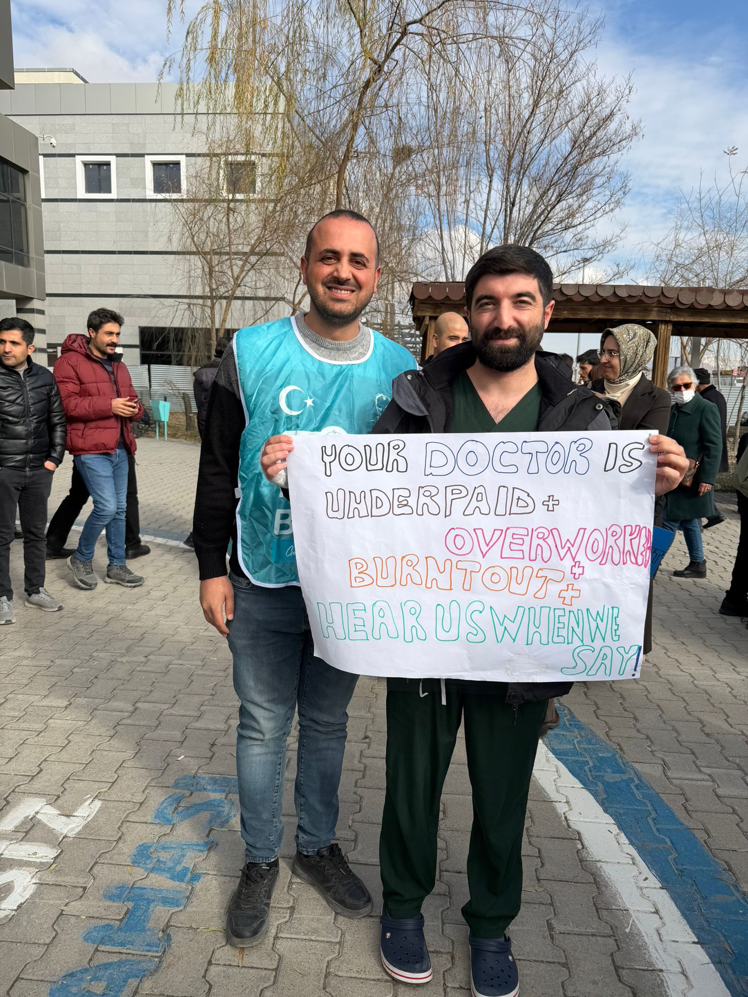 Görüş ve Talepler: Asistan Hekimlerin Çalışma Koşulları ve Hasta Güvenliği İçin Acil Çağrı