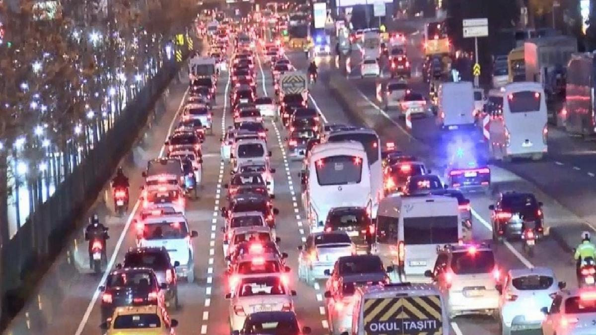 İstanbul Trafik Durumu: Yoğunluk Genel Seviyede %65’e Ulaştı