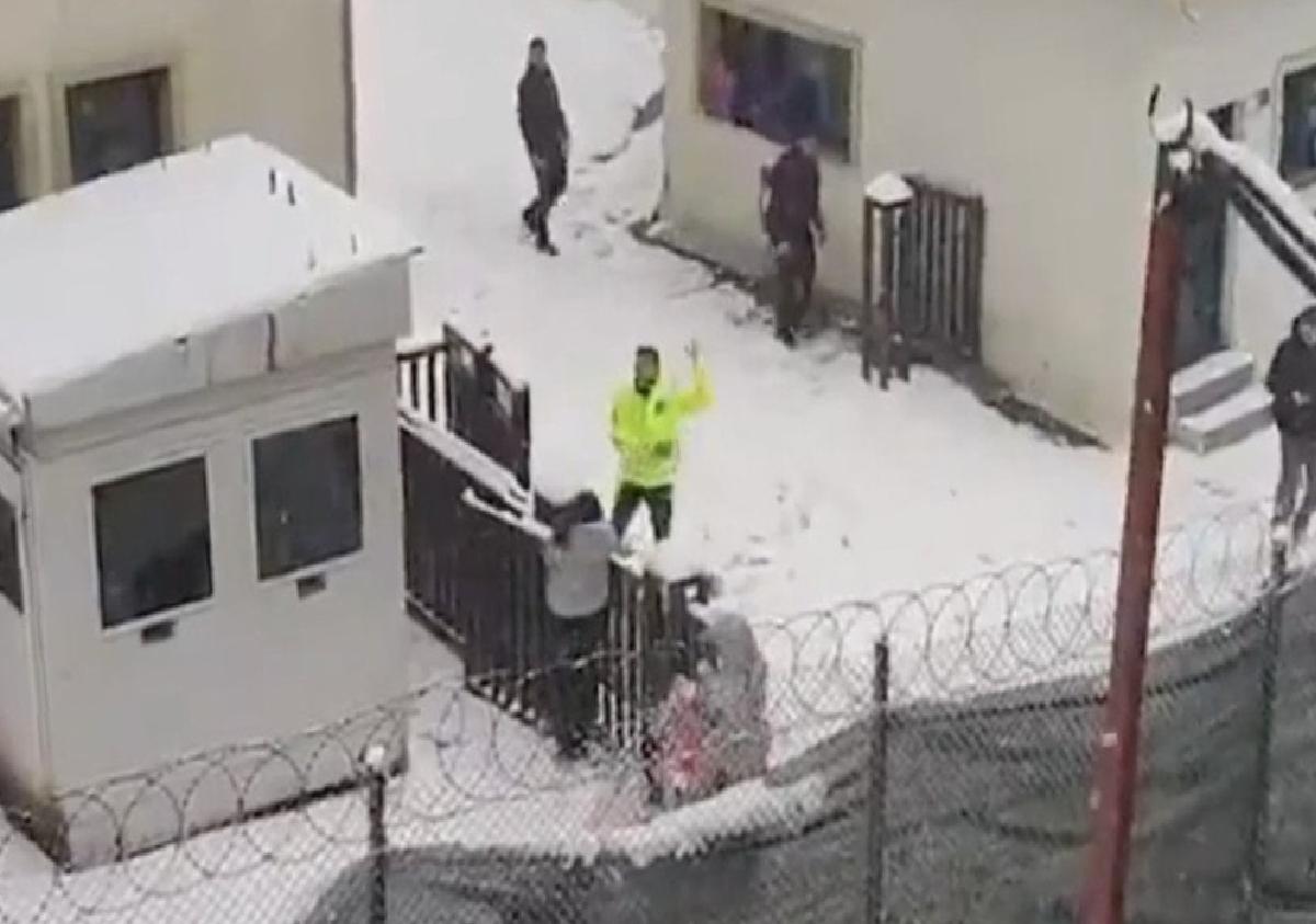 Şırnak’ta Yoğun Kar Yağışı: Okullar Tatil ve Polis-Çocuk Etkileşimi Dikkat Çekti