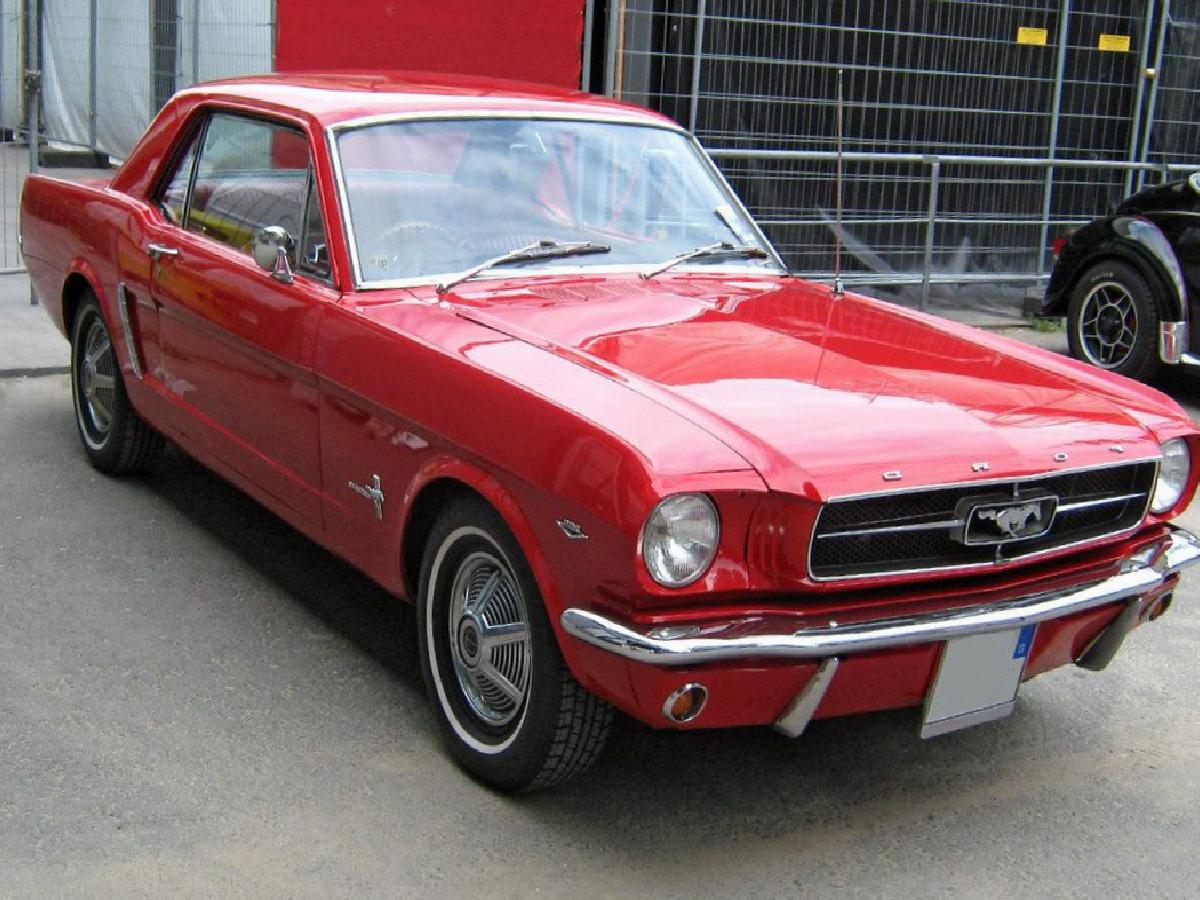 Çarpıcı Tasarımları ve Özellikleriyle Büyüleyen Kült Amerikan Otomobilleri