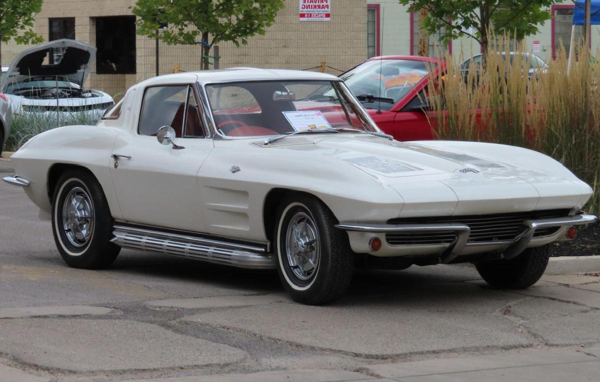 Çarpıcı Tasarımları ve Özellikleriyle Büyüleyen Kült Amerikan Otomobilleri