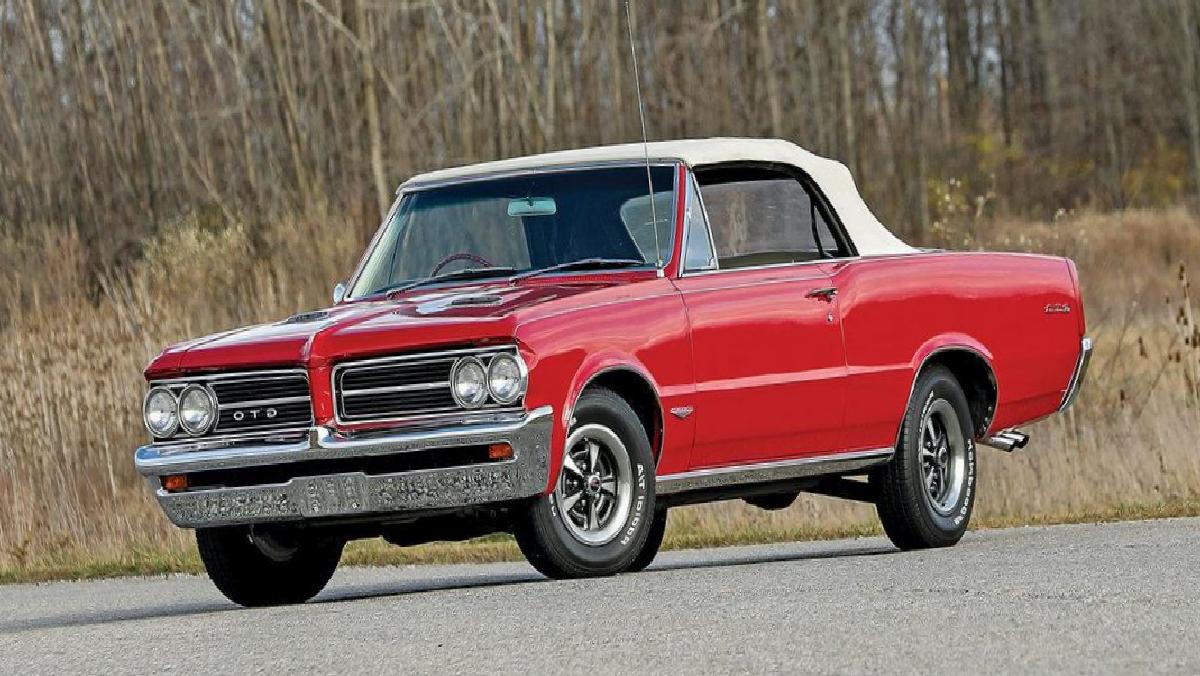 Çarpıcı Tasarımları ve Özellikleriyle Büyüleyen Kült Amerikan Otomobilleri