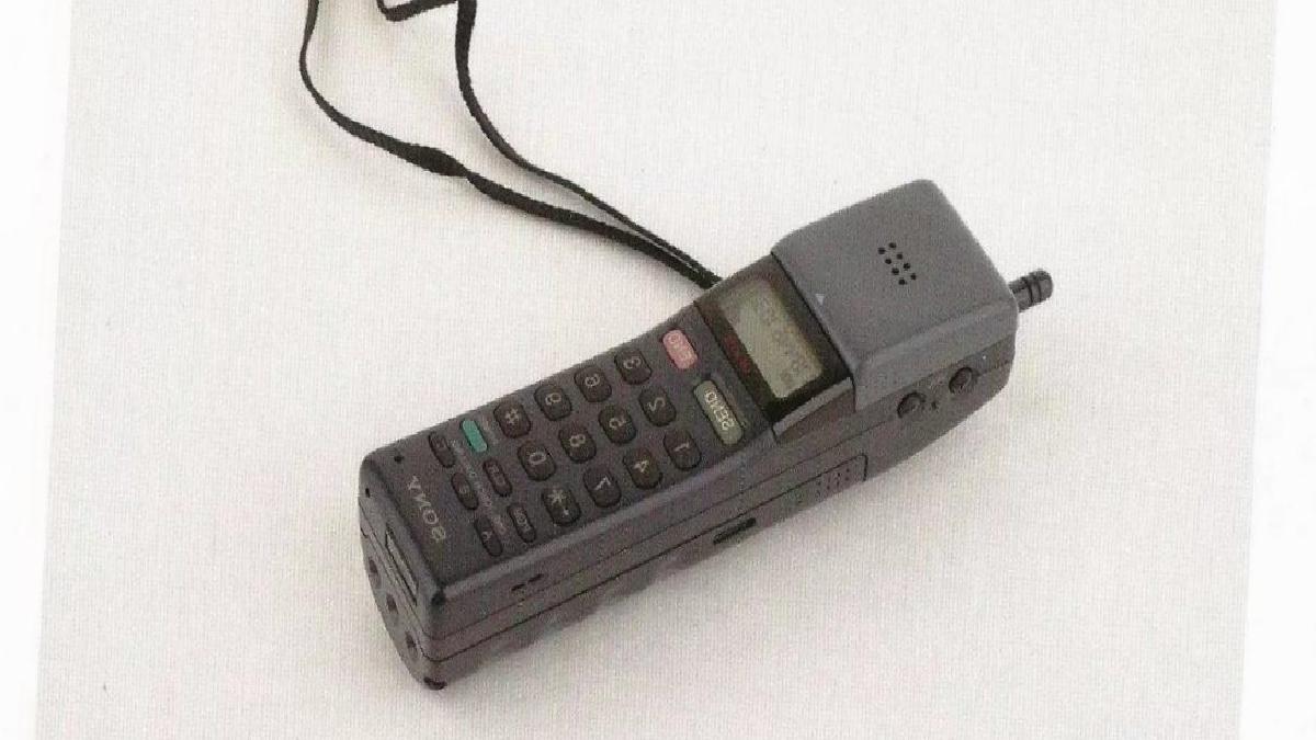 Web Sayfasında Yayınlanacak Benzersiz Başlık: Bugün Sektörü Kasıp Kavuran Markaların Ürettiği İlk Telefon Modelleri (Bazılarına Şaşıracaksınız) – Türkçe Başlık ile Öne Çıkan Hikâye