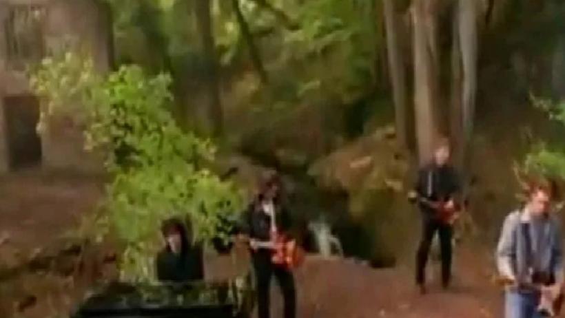 90’ların Efsane Klibindeki Ev Şu Anda Satışta: Türkiye’nin Nostaljik Buluşması