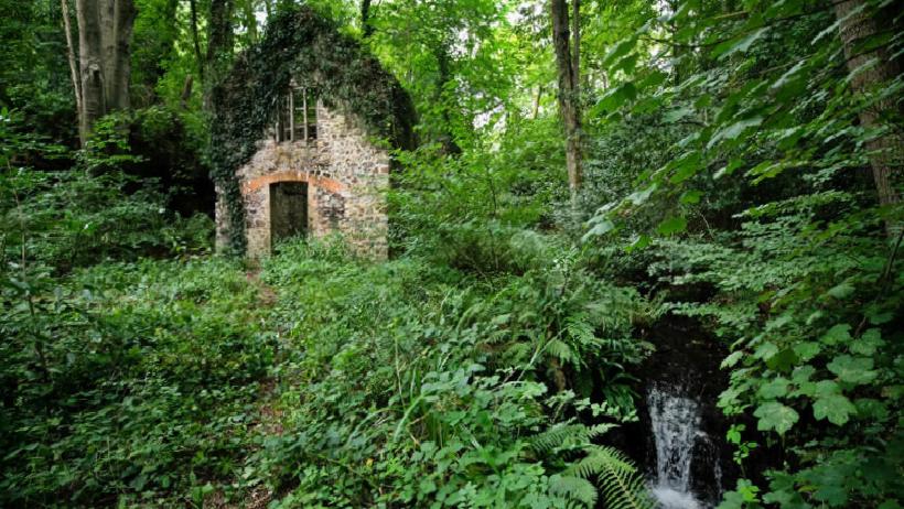 90’ların Efsane Klibindeki Ev Şu Anda Satışta: Türkiye’nin Nostaljik Buluşması