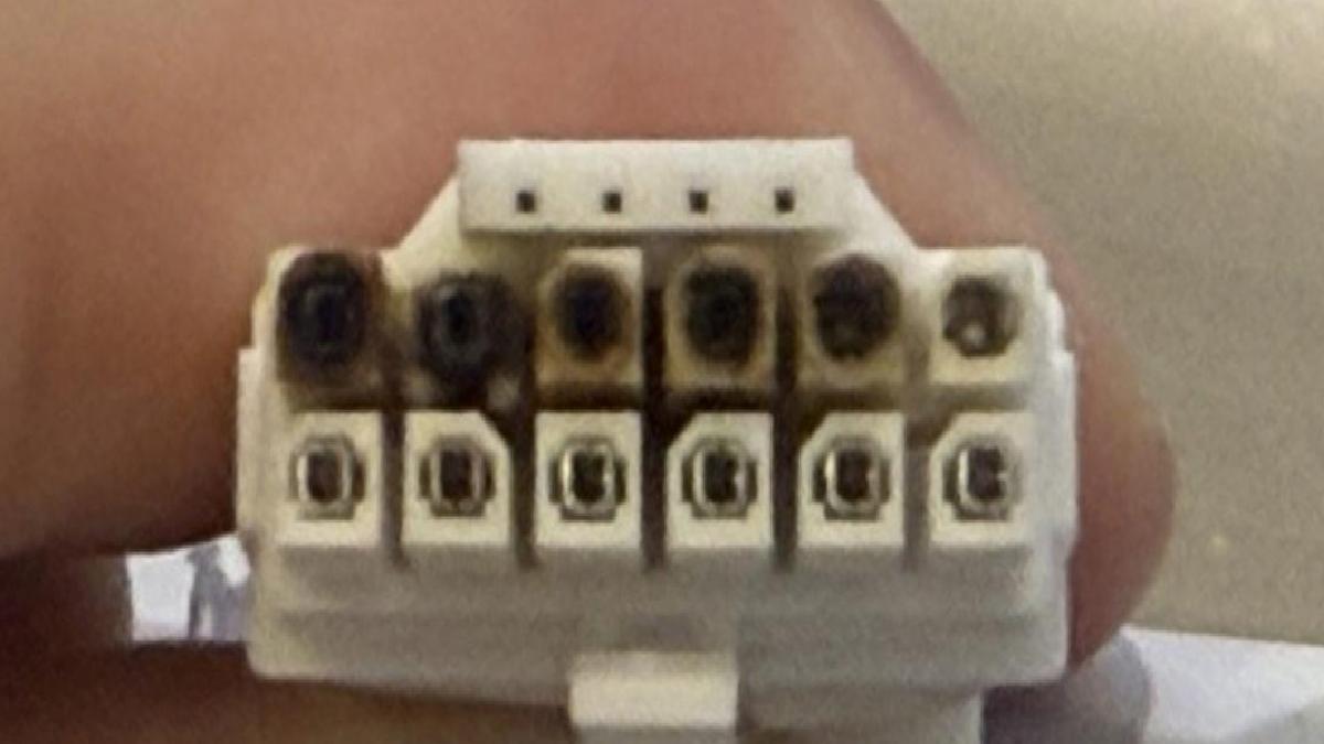 Bir NVIDIA GeForce RTX 5090 Ekran Kartı: Ömür Boyu Konnektör ve Yüksek Sıcaklık Nedeniyle Erime İddiası!