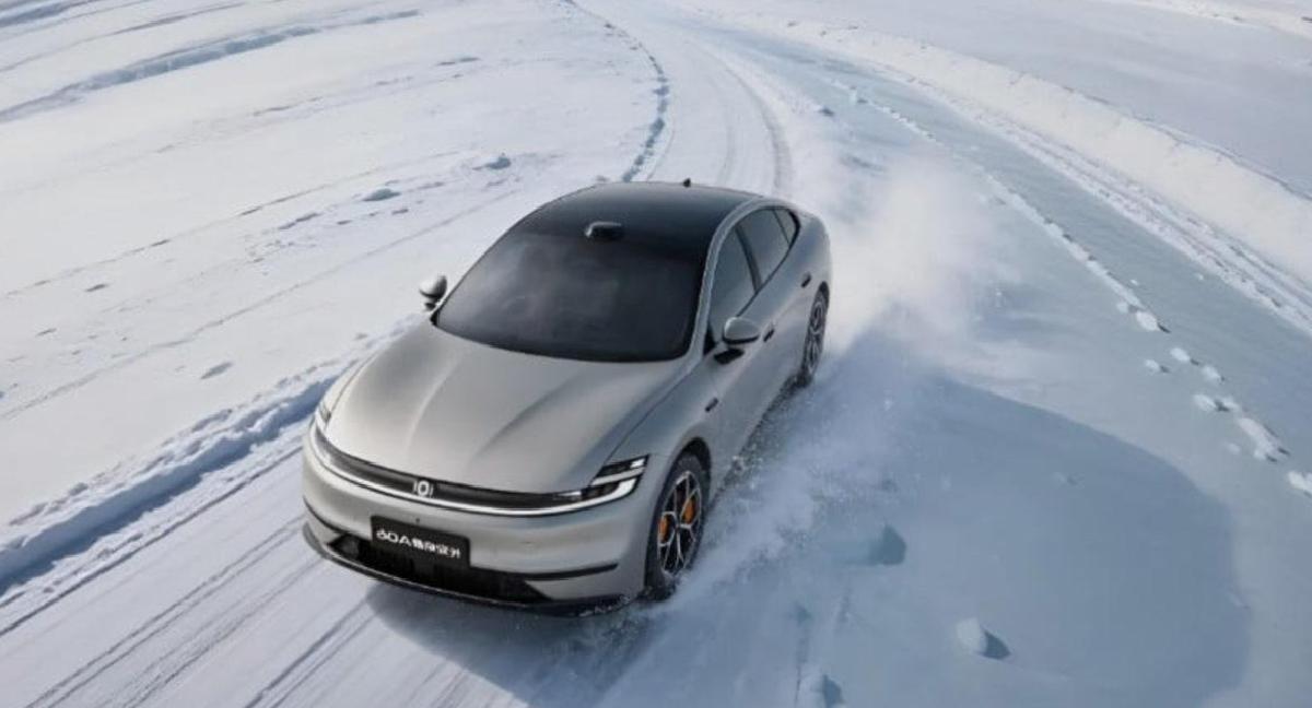 Dünyanın İlk Sodyum İyon Bataryalı Elektrikli Otomobili Tanıtıldı: -40 Derecede Bile Menzilini Koruıyor