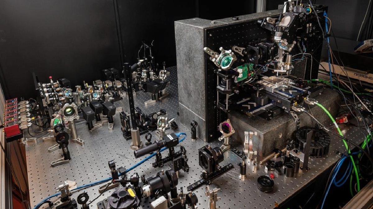 Microsofttan Veri Depolama Devrimi: Bu Cam Çipler 10.000 Yıl Boyunca Terabaytlarca Veri Depolayabiliyor!