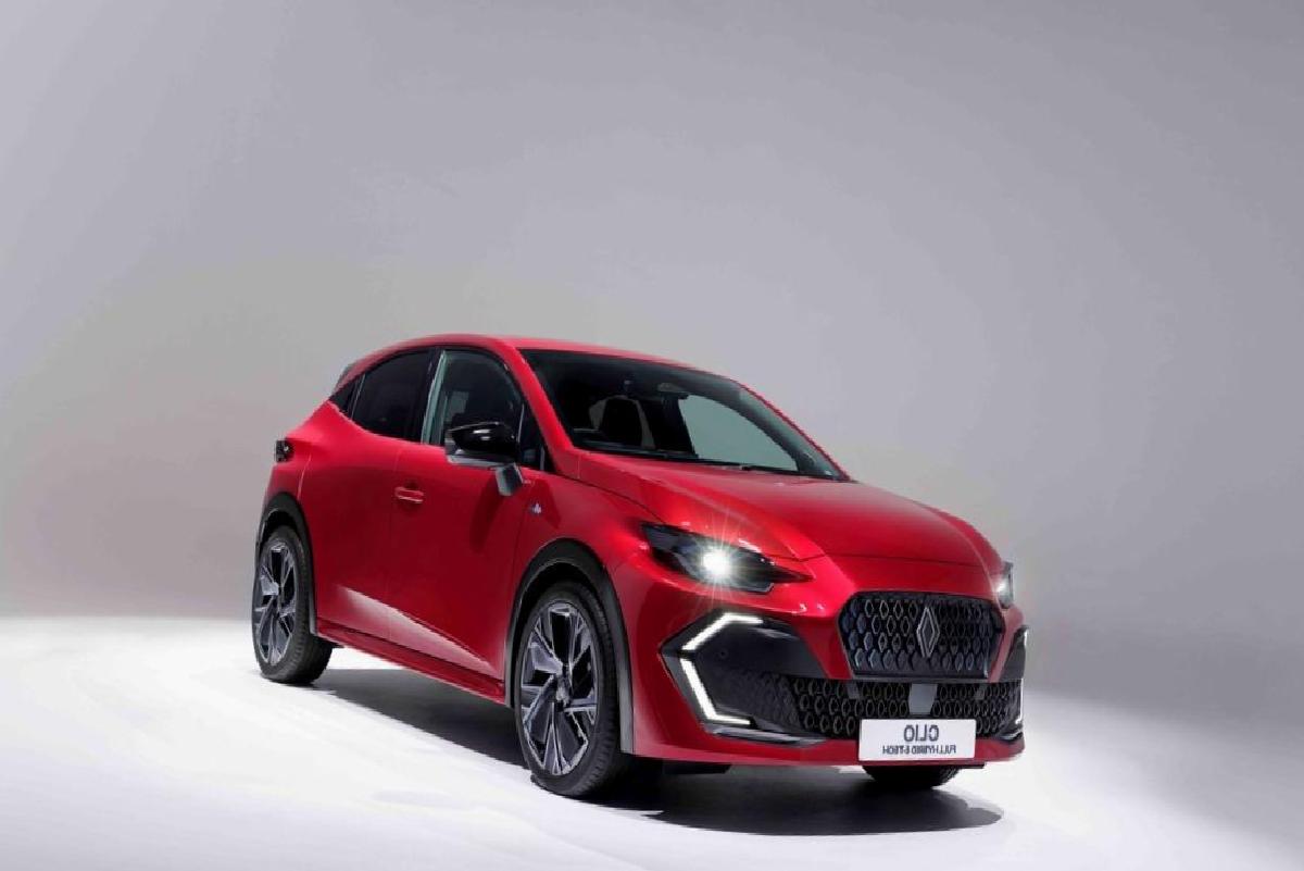 Clio 6 Alınır mı? Clio 5'ten 6'ya Geçmeye Değer mi? Tüm Detaylarıyla Açıkladık