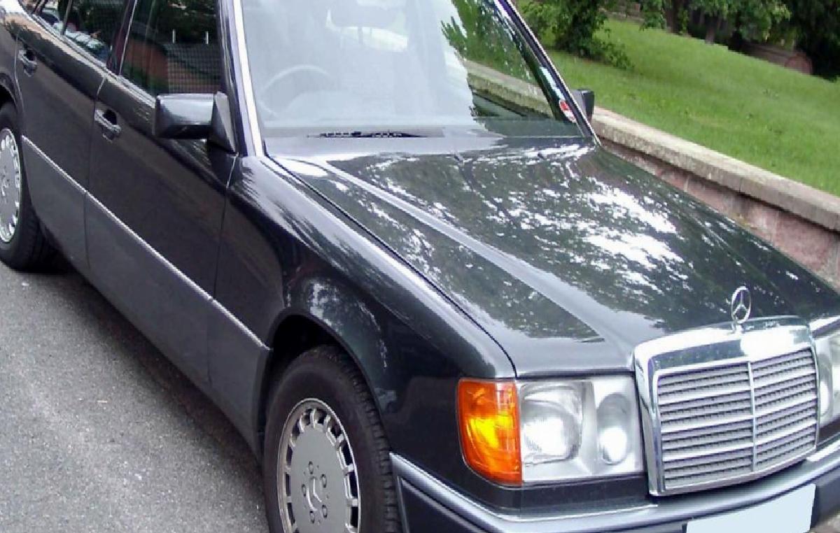 Mercedes W124’te Neden Sadece Tek Silecek Vardı? Ah O Eski Mercedesler Dedirten Cevap…