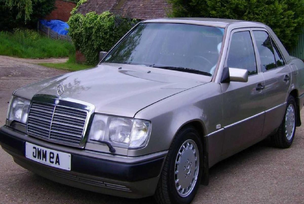 Mercedes W124’te Neden Sadece Tek Silecek Vardı? Ah O Eski Mercedesler Dedirten Cevap…