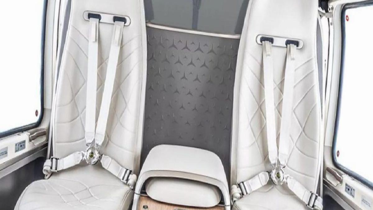 Ne Trafikte Sıkışan Ne Çevirmeye Takılan: Mercedes Tanıtıldı (Almanya Gücümüz Yetmez)