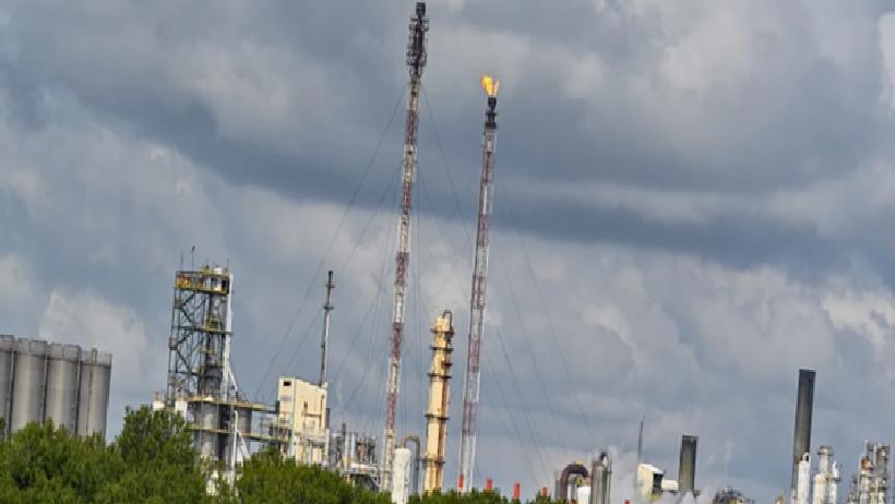 Orta Doğu’daki Savaş Petrol Fiyatlarını Sıçrattı: Enerji Deviı Krizi Fırsata Çevirmekle Suçlanıyor