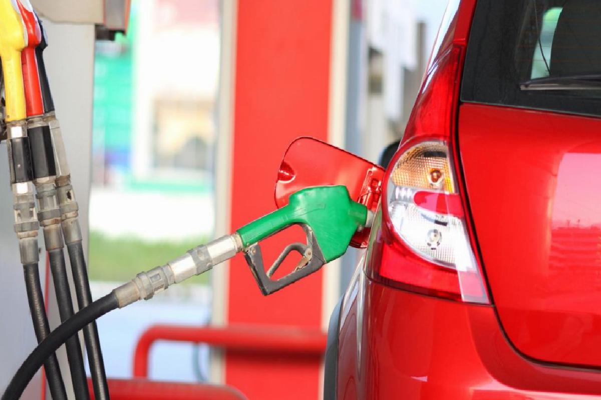 Araba Neden Çok Yakıt Yakar? Olası Sebepleri Açıkladık - Kapsamlı İnceleme ve Çözüm Önerileri