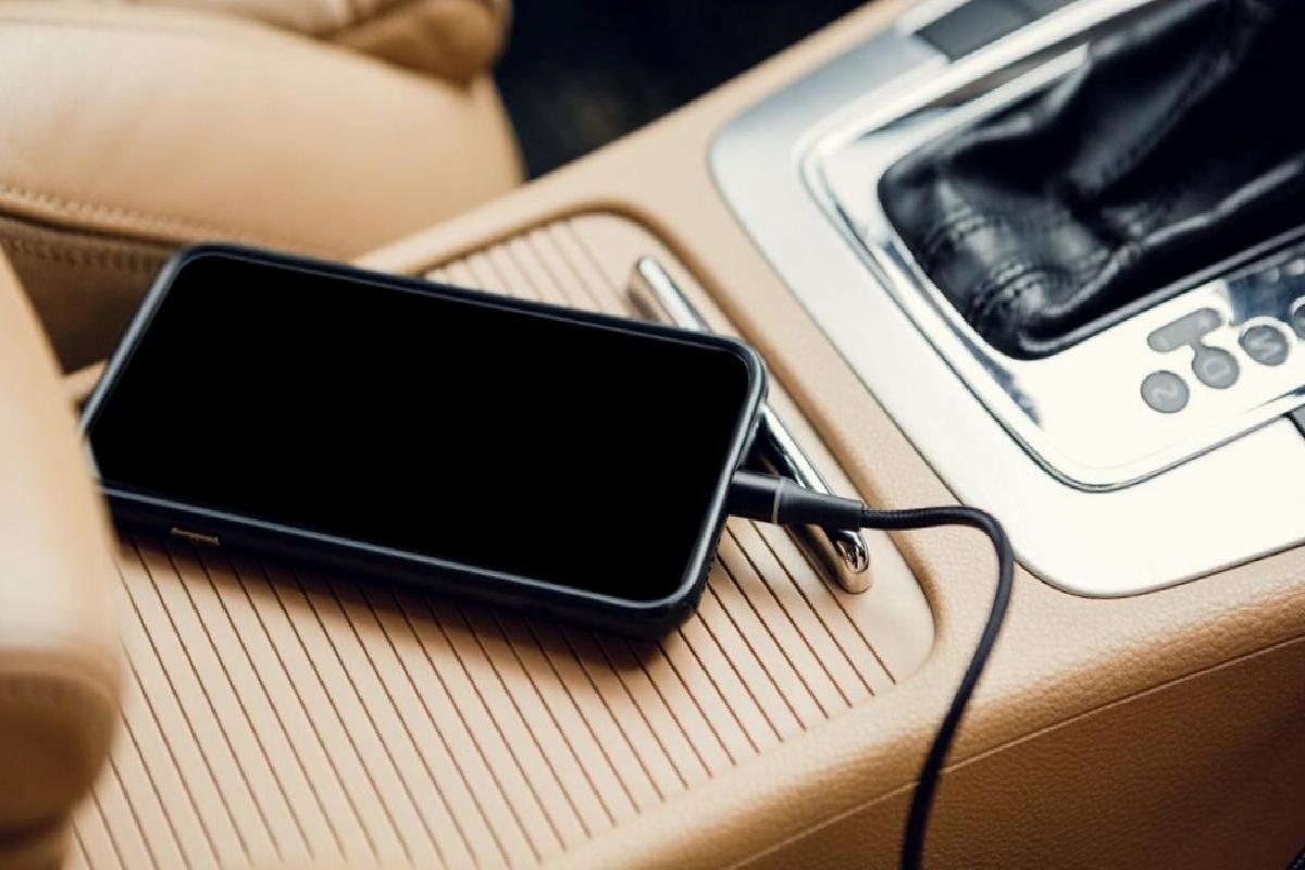 Arabada USB Portları Neden Yavaş Şarj Eder: Hızlı Şarj İçin Gerekler