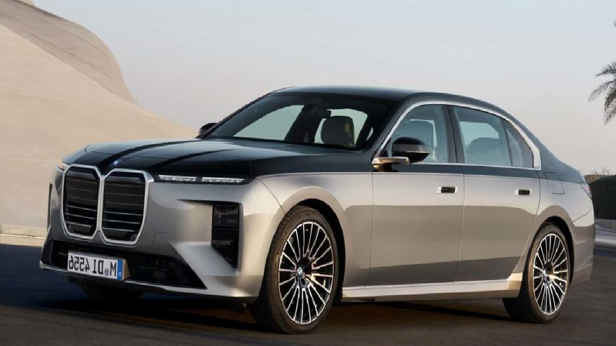 BMW 7 Serisi ve i7 Yenilendi: Bambaşka Bir İç Mekan!