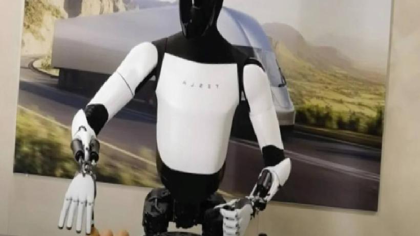 Elon Musk’ın Optimus Hayali Gerçeğe Dönüşüyor: Üretim İçin Tarih Verildi