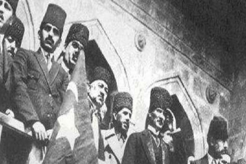 Esaretten Özgürlüğe: 23 Nisan - Türkiye Cumhuriyeti'nin 106 Yıllık Gururu