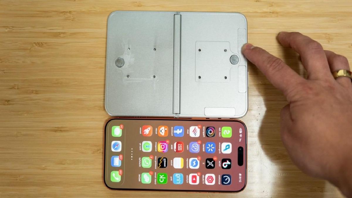 iPhone 18 Pro ve Katlanabilir iPhone Tasarım Maketleri Başlıkları Ortaya Çıktı: Tasarımlar Nasıl Görünebilir?