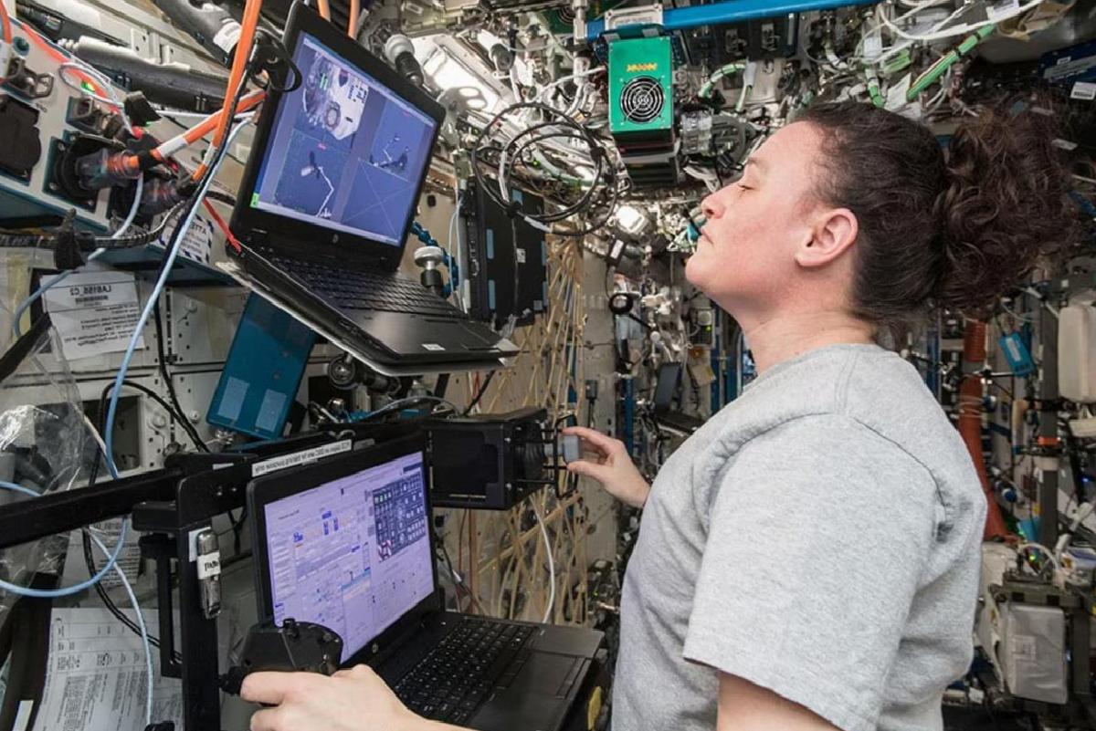 NASA, ISS’teki Astronotların Laptoplarını Yeniledi: Özellikler ve Benzerlerinin Türkiye Fiyatı