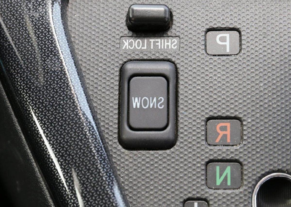 Şanzımandaki Kar Tuşu Nedir ve Nasıl Çalışır? (Güvenli ve Genel Bilgilendirme)