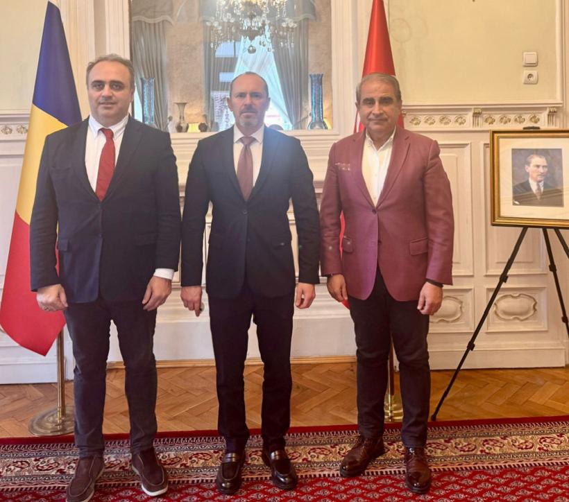 TFF Yönetim Kurulu Üyesi Aküzüm, Lucescunun Cenaze ve Anma Törenlerine Katıldı