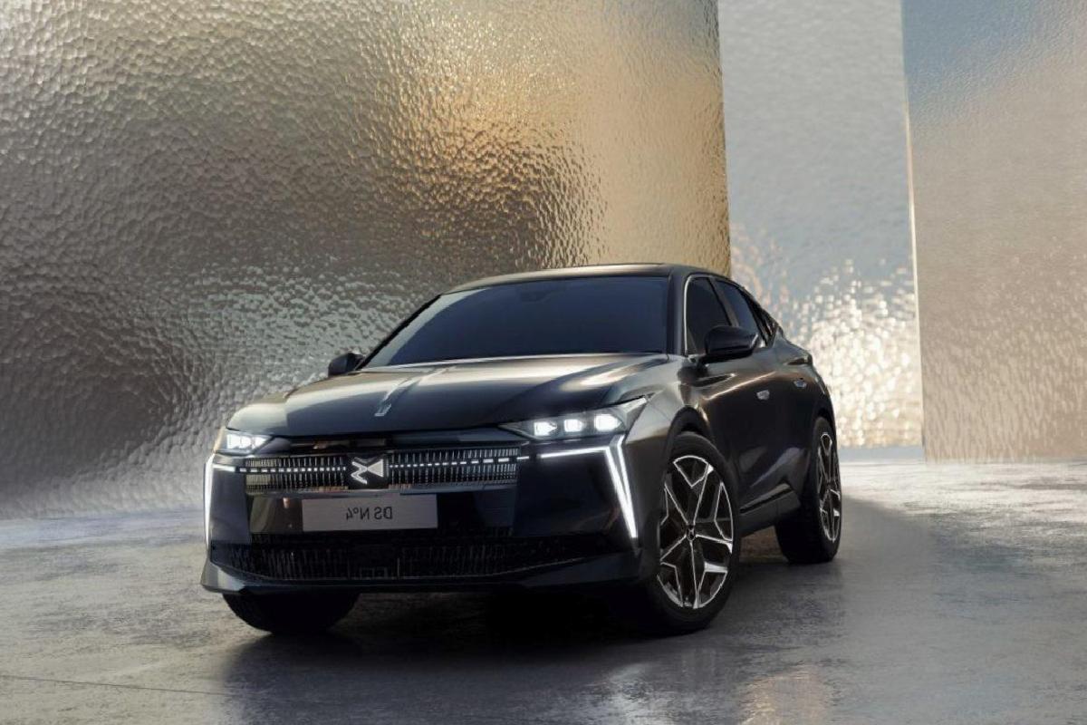 Türkiye'de Büyüleyen DS N°4: İşte Fiyatı ve Tasarımının Sırları