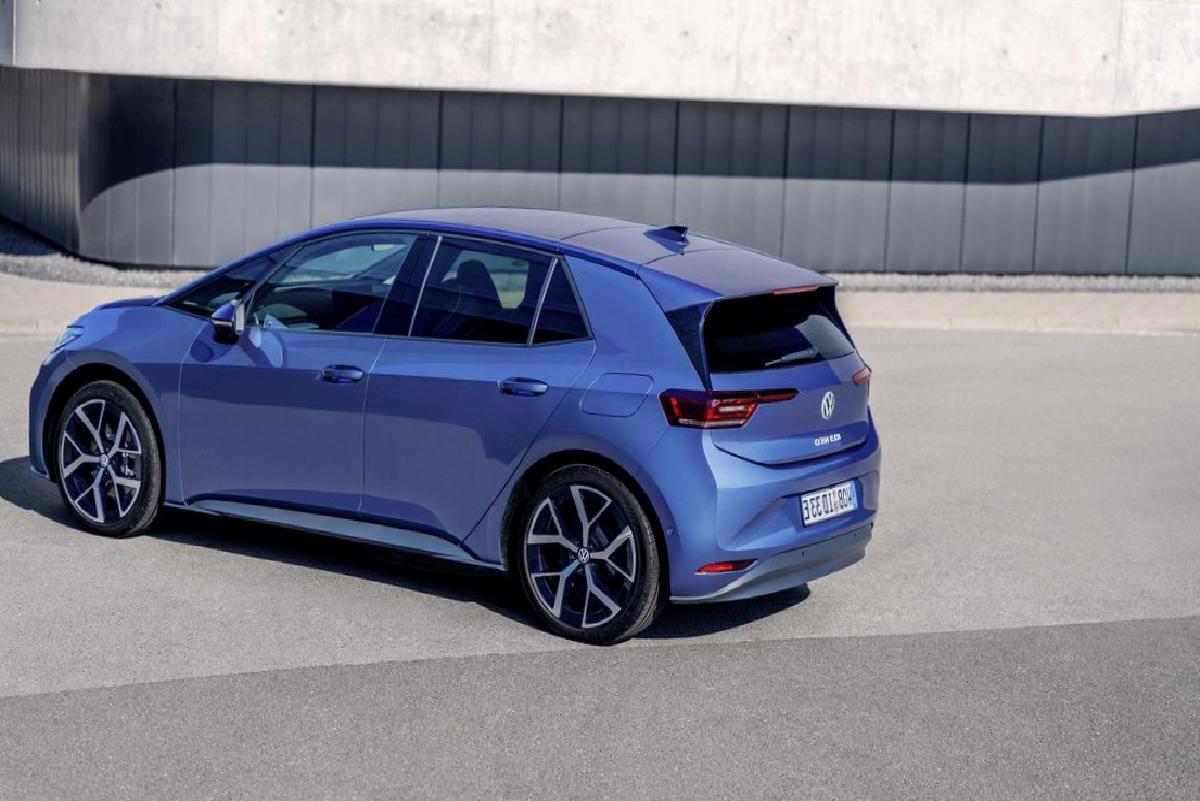 Volkswagen ID.3 Neo Duyuruldu: Yeni Tasarım, Fiziksel Tuşlar ve 630 Km’ye Varan Menzil - Web İçeriği İçin Özgün Başlık