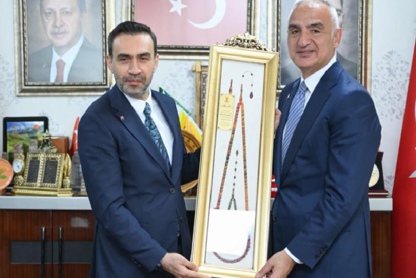 Bakan Ersoy Rakamları Paylaştı: Mersin Turizmde Cazibe Merkezine Dönüşüyor
